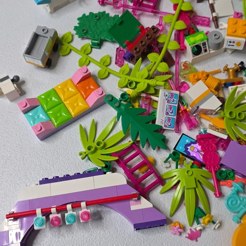 Mega Bloks features construction barbie